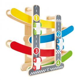 Corsa delle macchine in legno